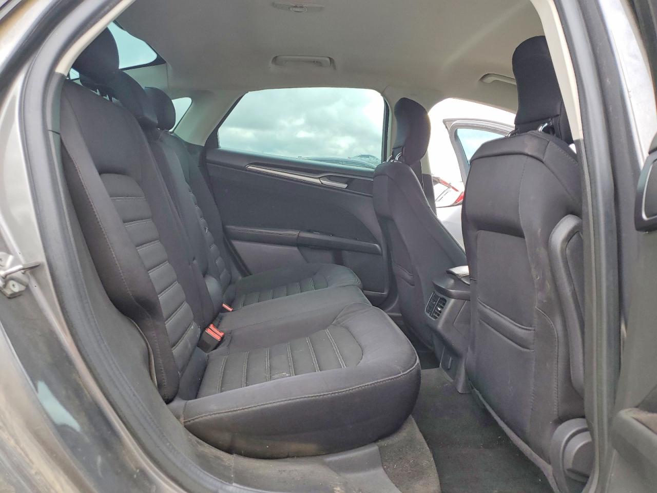 2014 FORD FUSION SE photo 19
