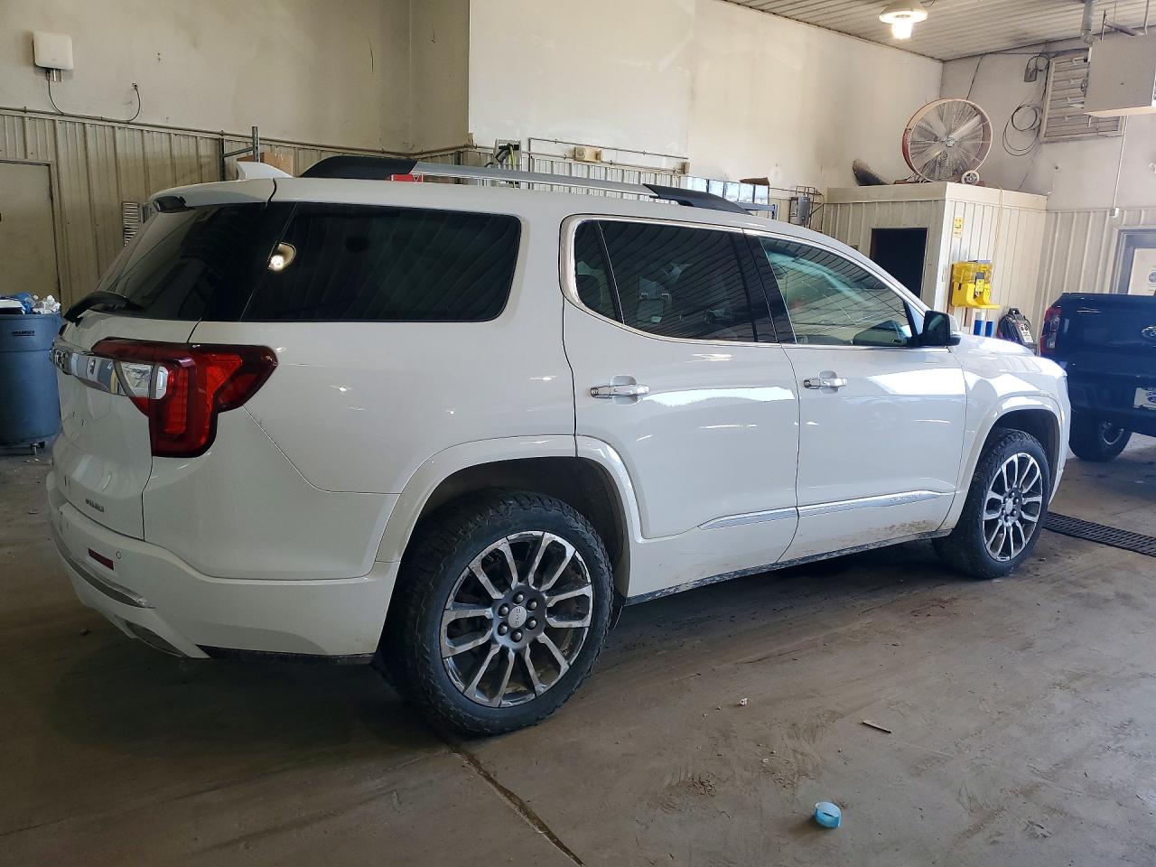 2023 GMC ACADIA DENALI photo 5