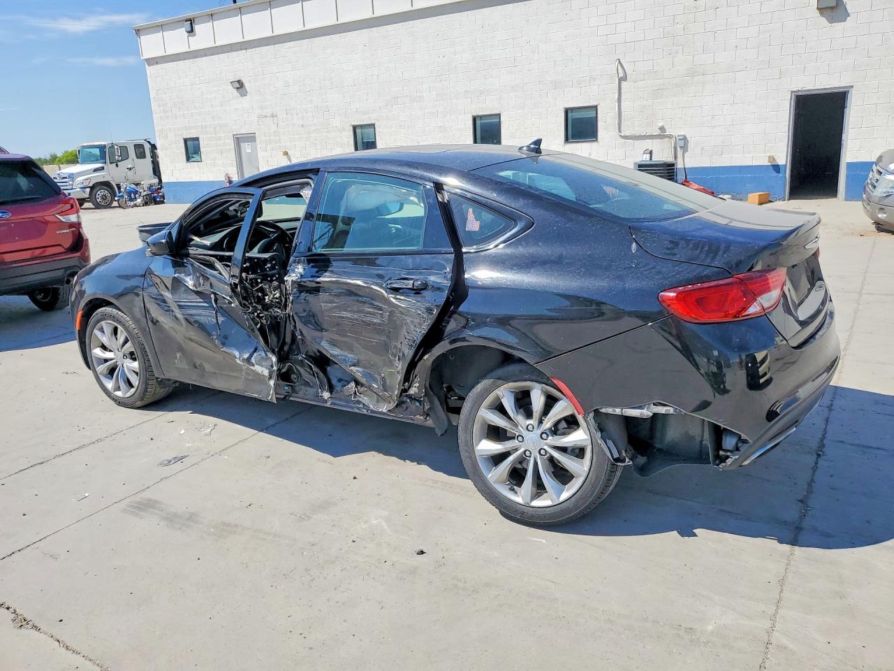 2015 CHRYSLER 200 S photo 3