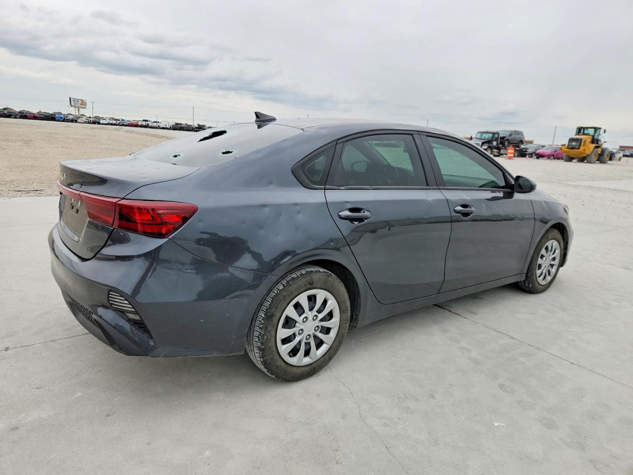 2024 KIA FORTE LX photo 3