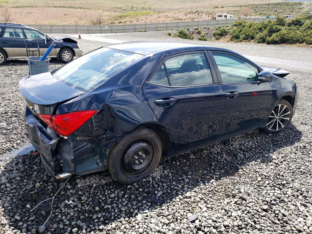 2018 TOYOTA COROLLA SE photo 3