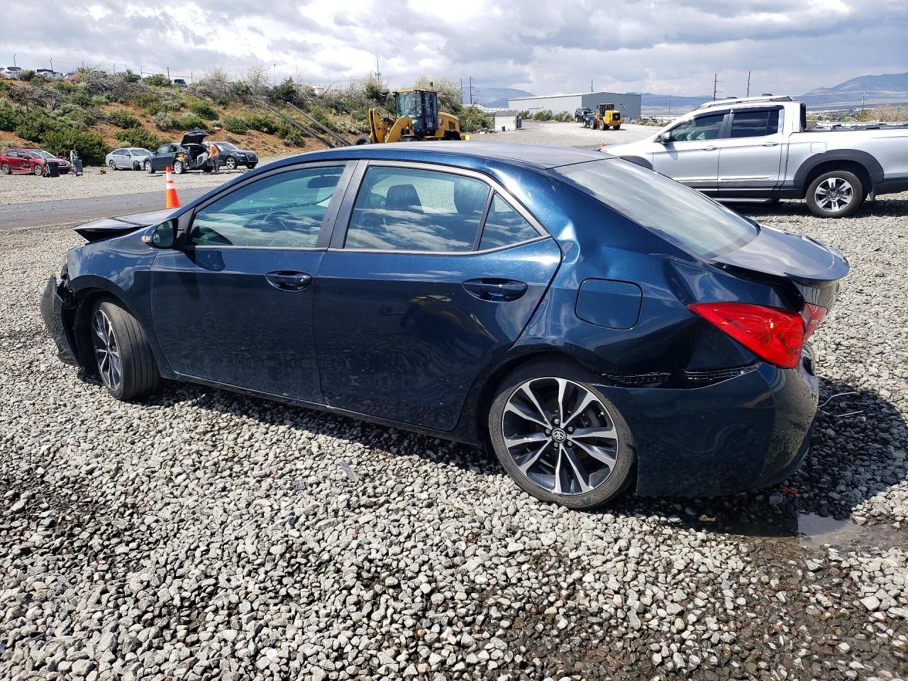 2018 TOYOTA COROLLA SE photo 2
