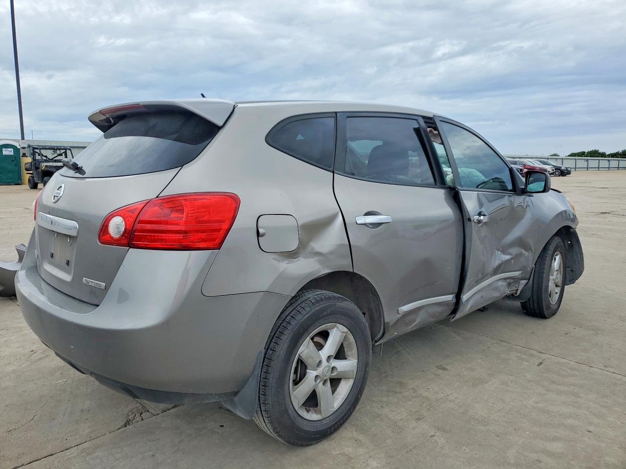 2013 NISSAN ROGUE S photo 5