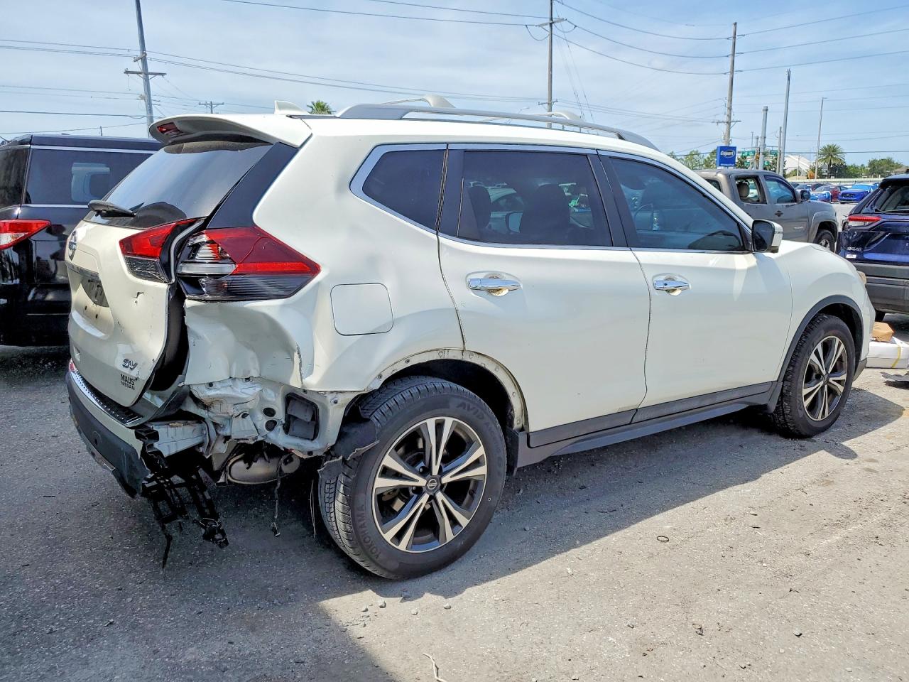 2019 NISSAN ROGUE SV photo 5