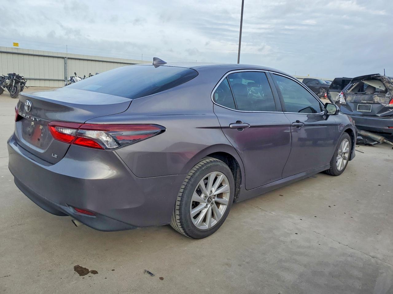 2021 TOYOTA CAMRY LE photo 5