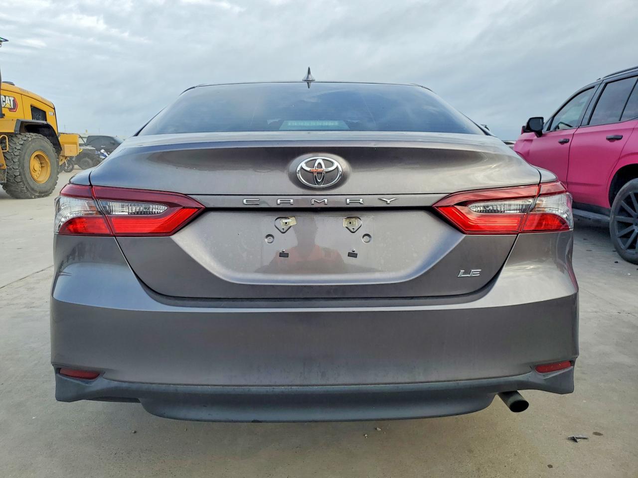 2021 TOYOTA CAMRY LE photo 11