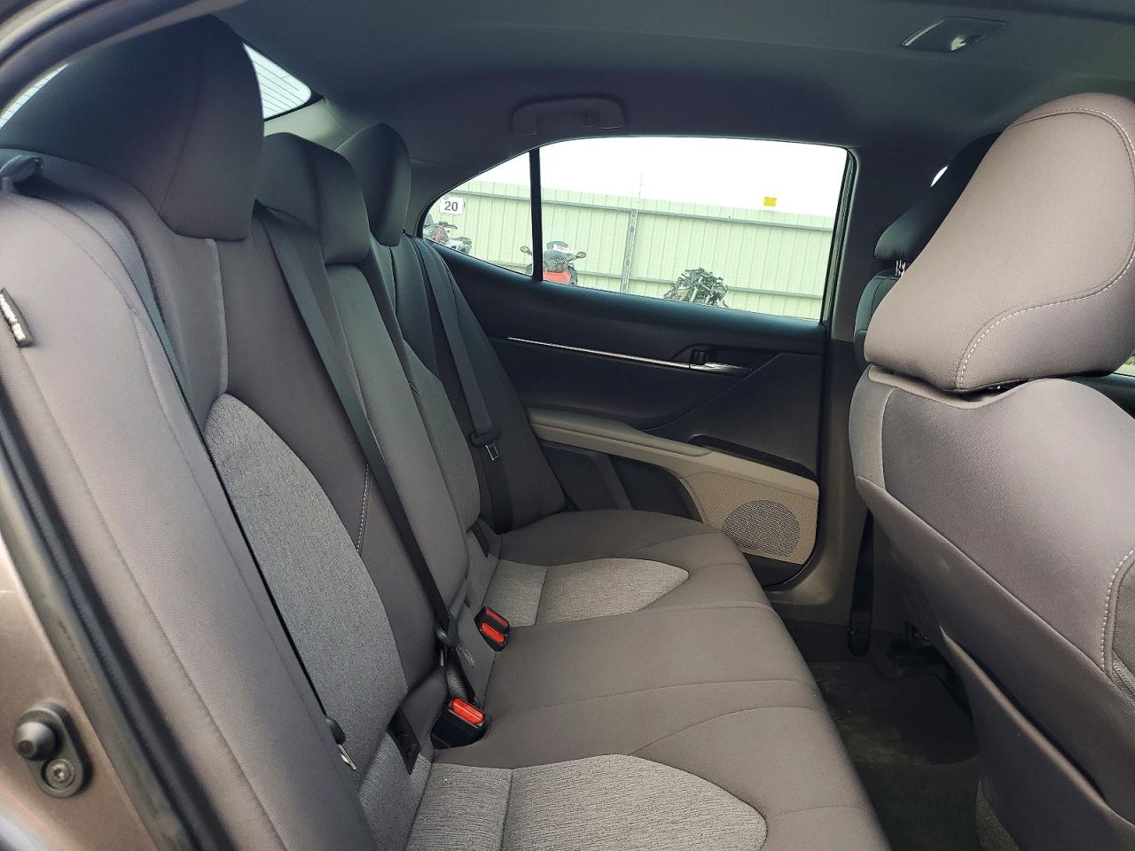 2021 TOYOTA CAMRY LE photo 19