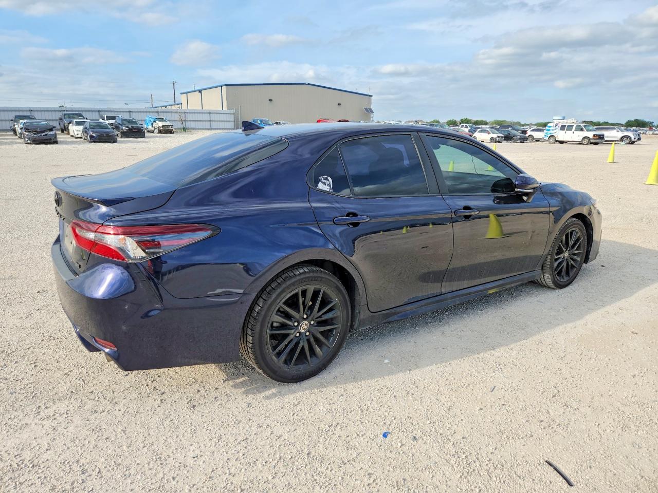 2022 TOYOTA CAMRY SE photo 7