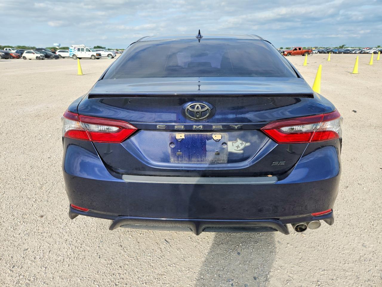 2022 TOYOTA CAMRY SE photo 16