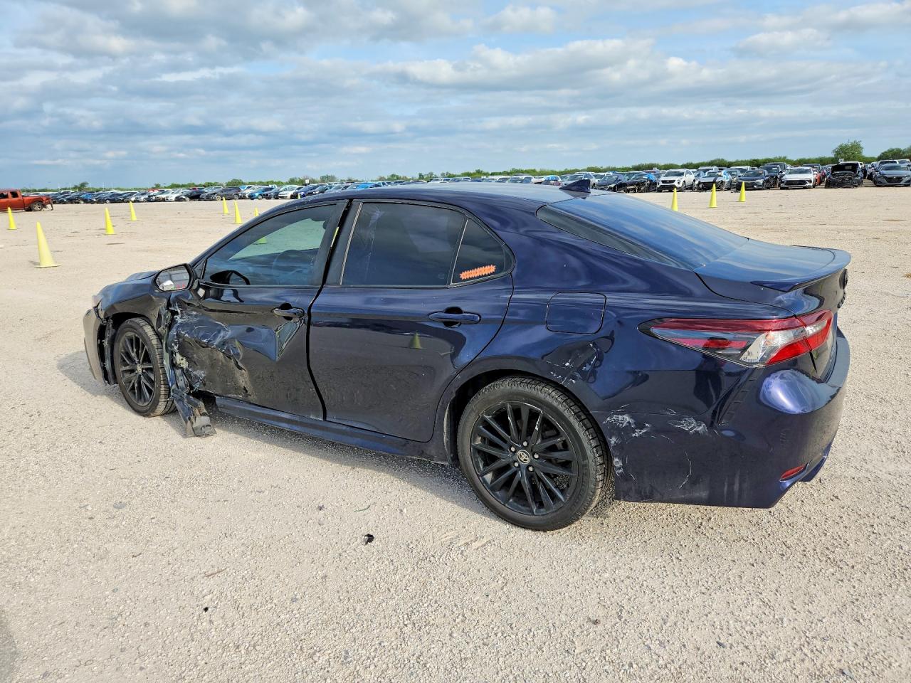 2022 TOYOTA CAMRY SE photo 4