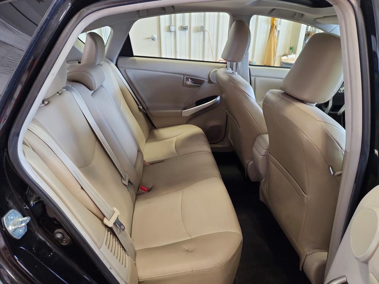 2014 TOYOTA PRIUS FOUR photo 28