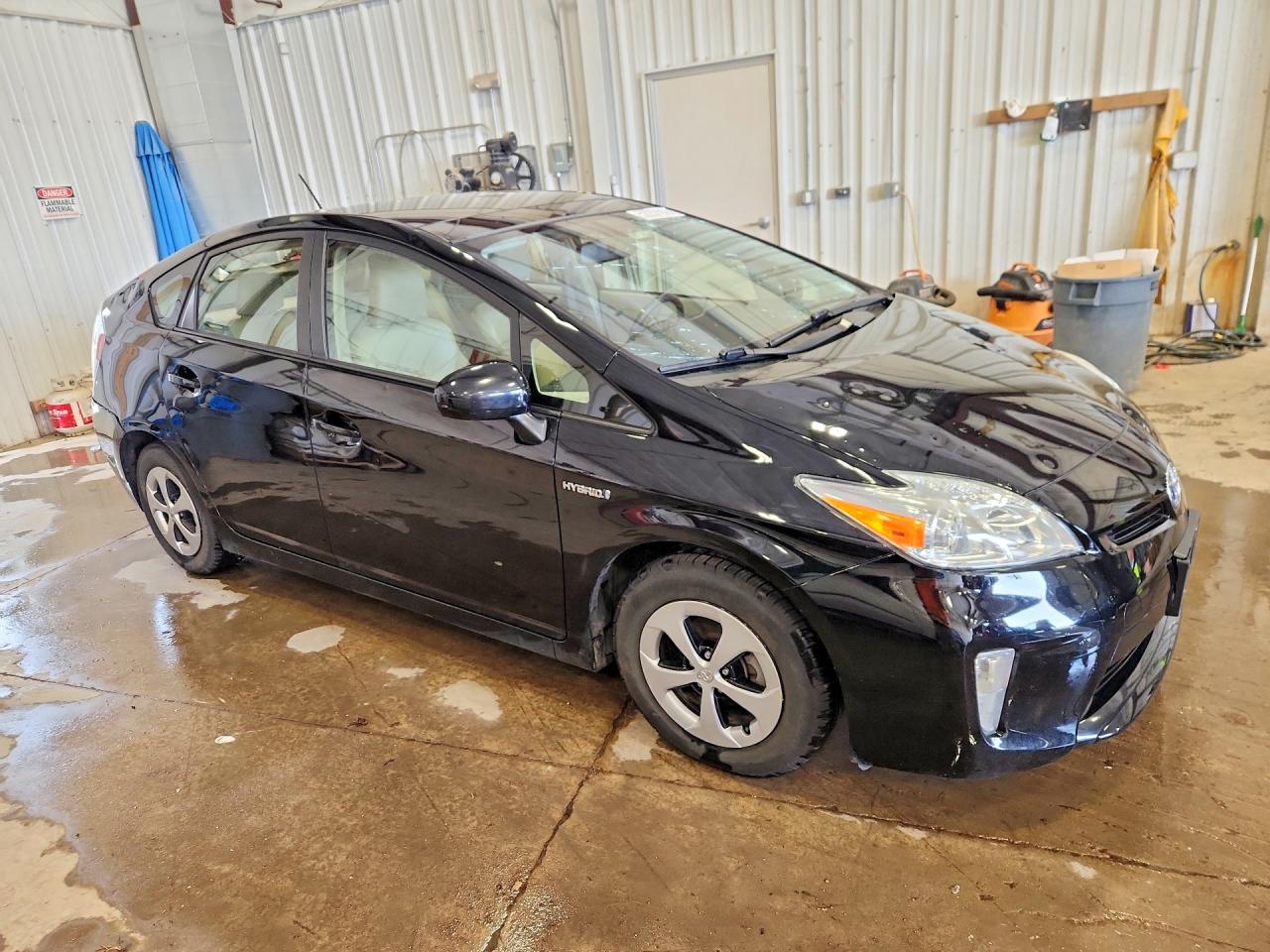 2014 TOYOTA PRIUS FOUR photo 10