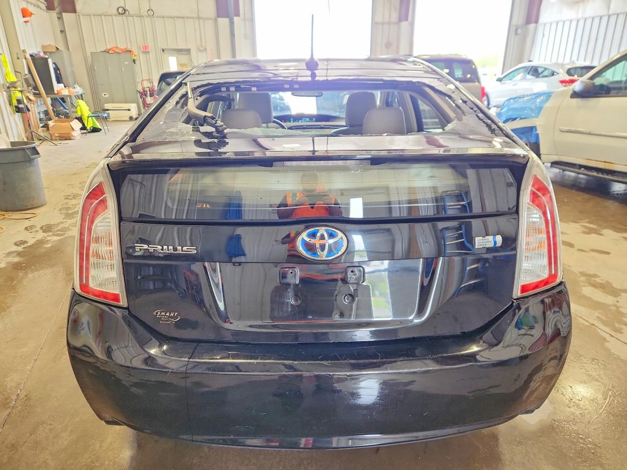 2014 TOYOTA PRIUS FOUR photo 16