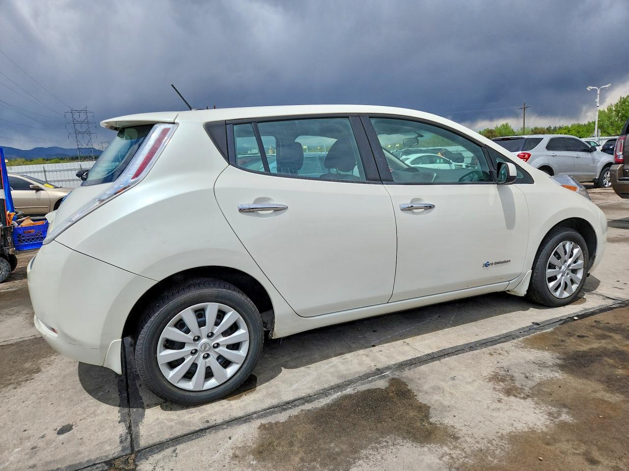 2017 NISSAN LEAF S photo 7