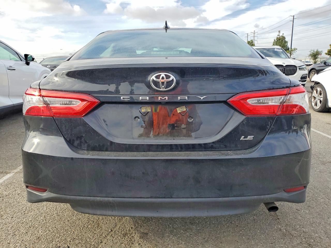 2019 TOYOTA CAMRY LE photo 6