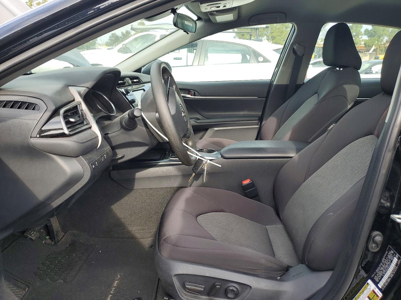 2019 TOYOTA CAMRY LE photo 7