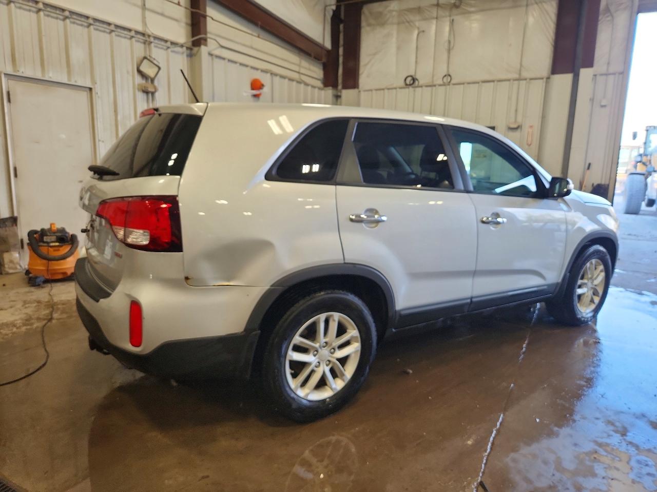 2014 KIA SORENTO LX photo 5