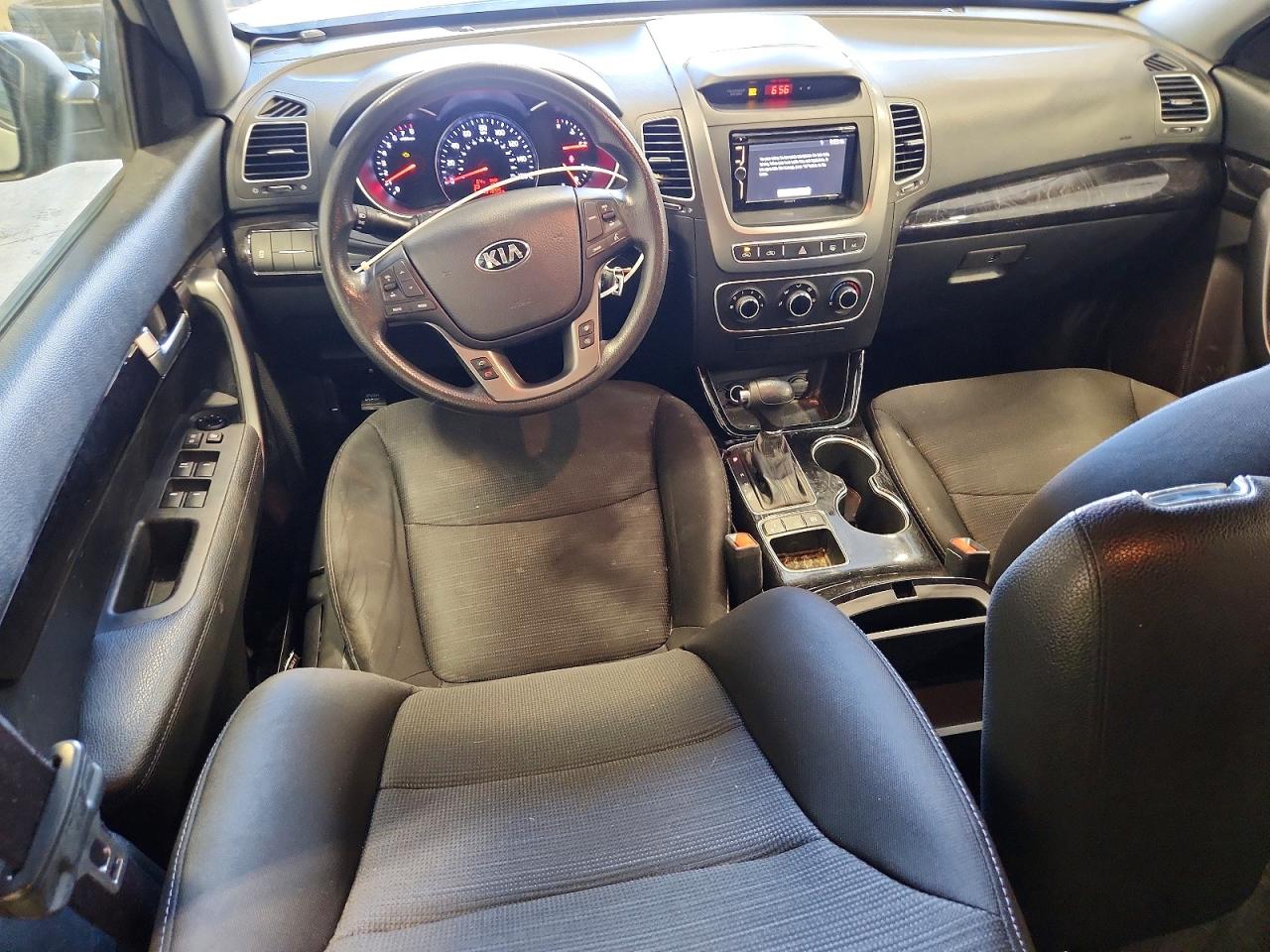2014 KIA SORENTO LX photo 15