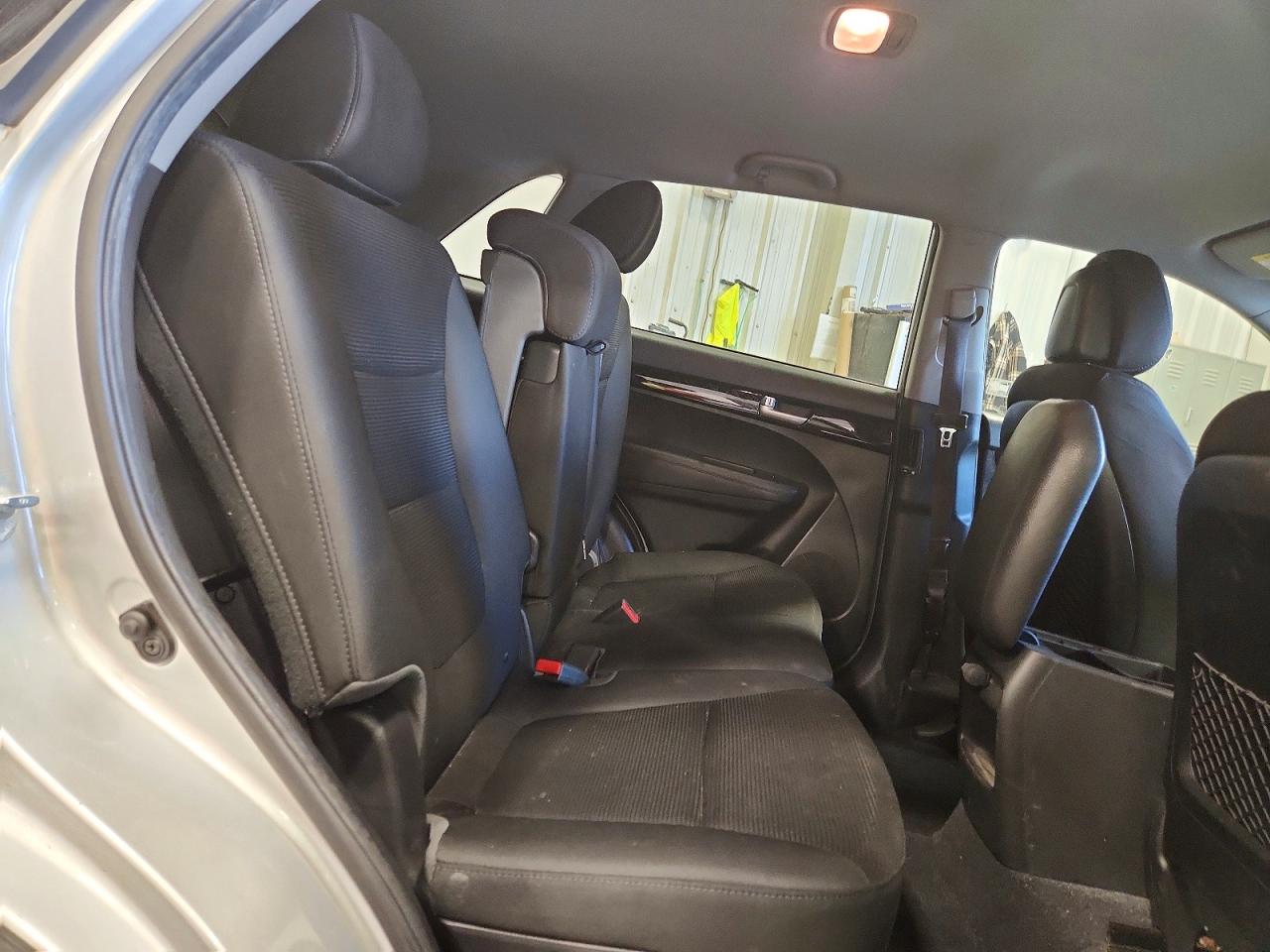 2014 KIA SORENTO LX photo 21