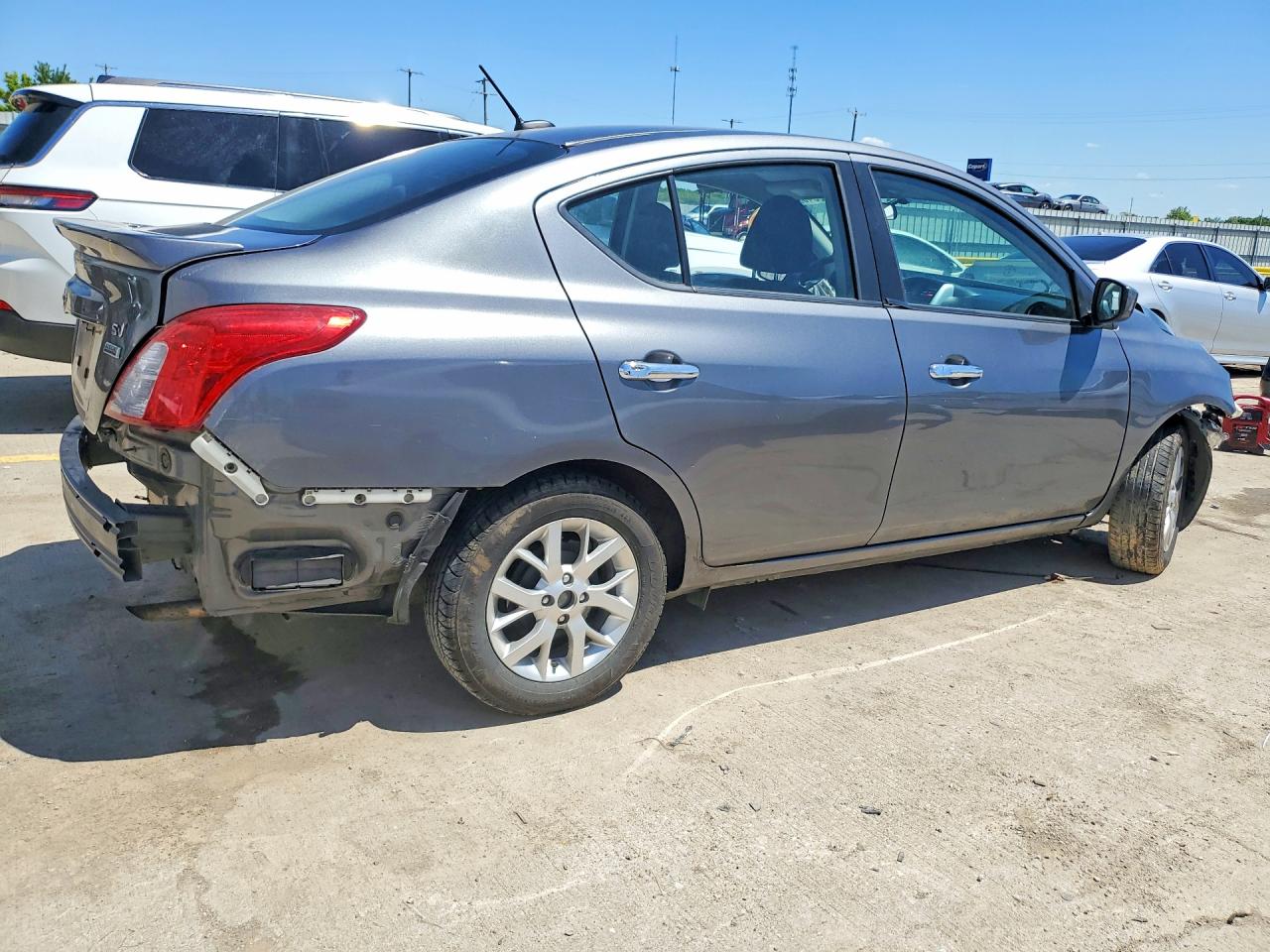 2018 NISSAN VERSA SV photo 7