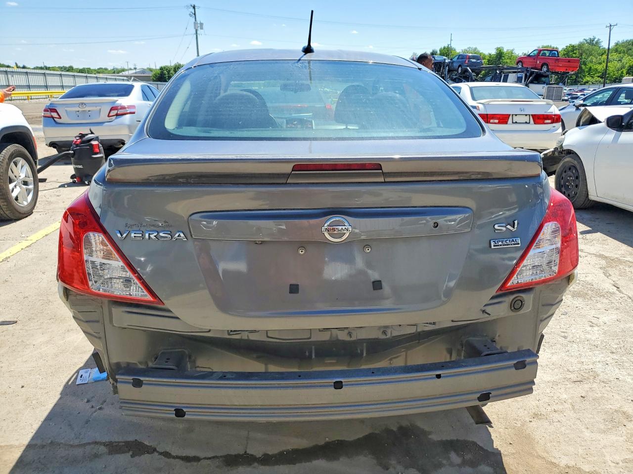 2018 NISSAN VERSA SV photo 16