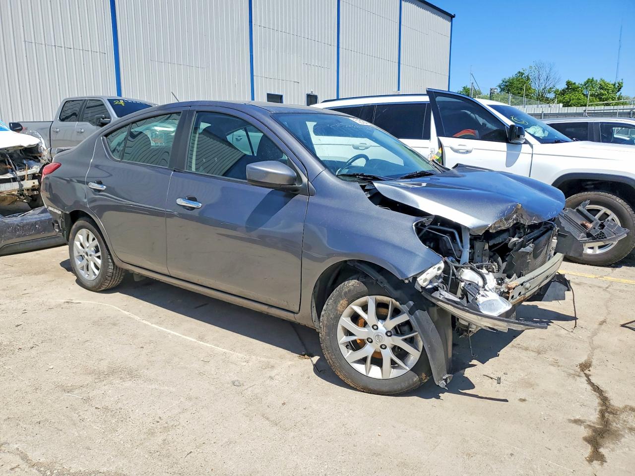 2018 NISSAN VERSA SV photo 10