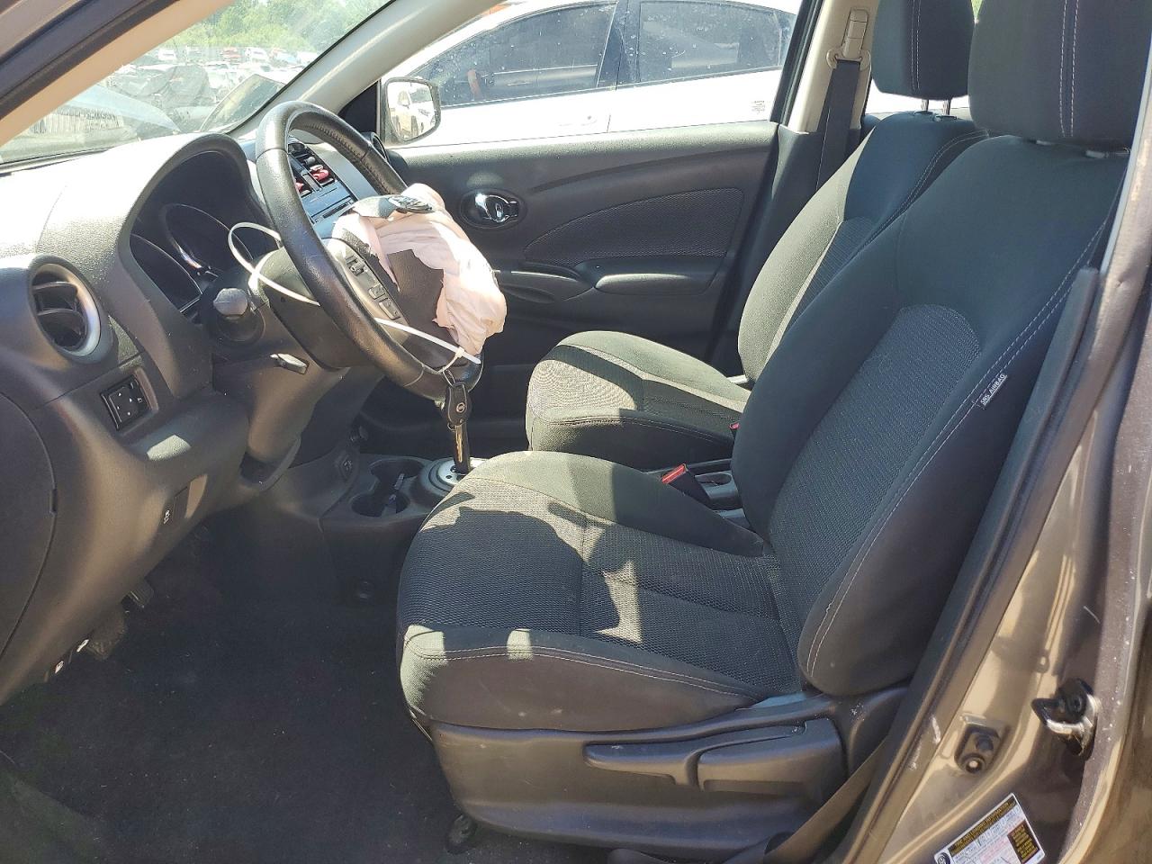 2018 NISSAN VERSA SV photo 19