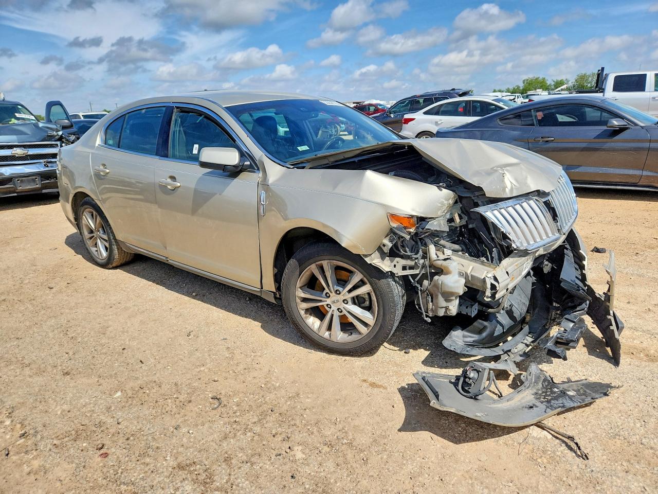 2010 LINCOLN MKS photo 7
