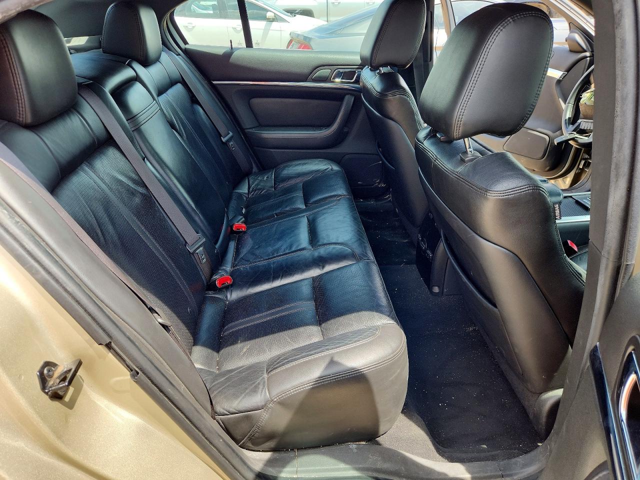 2010 LINCOLN MKS photo 19