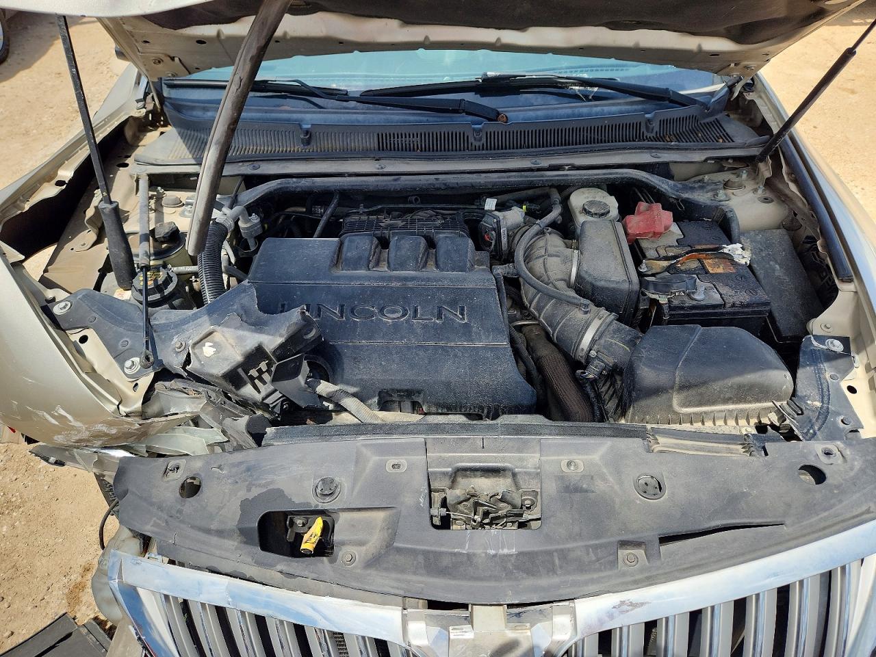2010 LINCOLN MKS photo 21