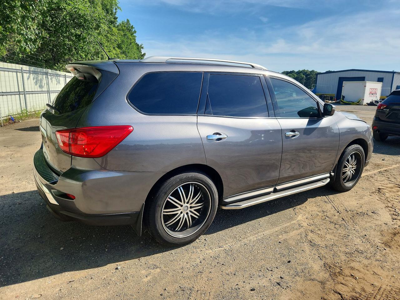 2017 NISSAN PATHFINDER S photo 3