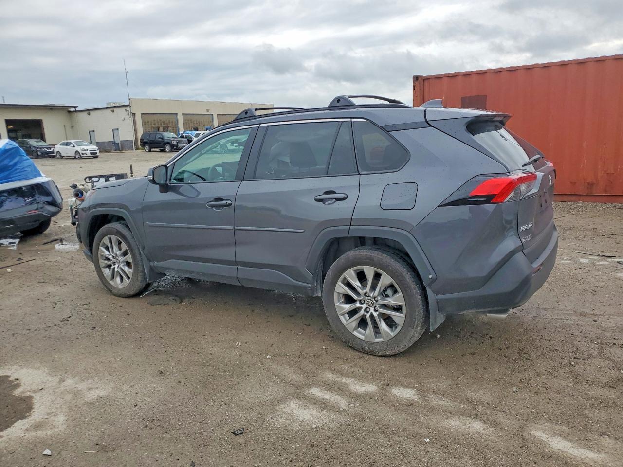 2024 TOYOTA RAV4 XLE PREMIUM photo 2