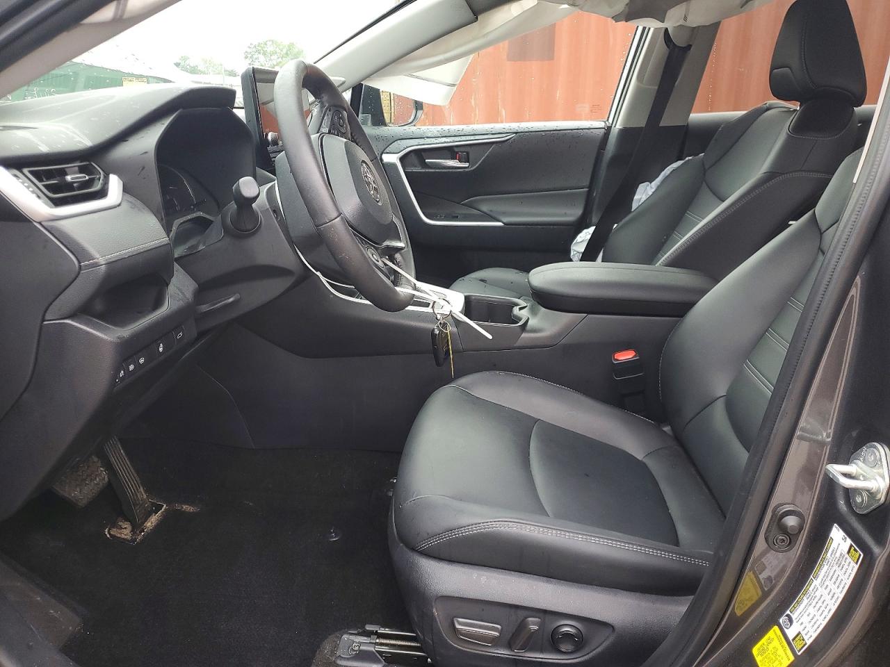 2024 TOYOTA RAV4 XLE PREMIUM photo 7