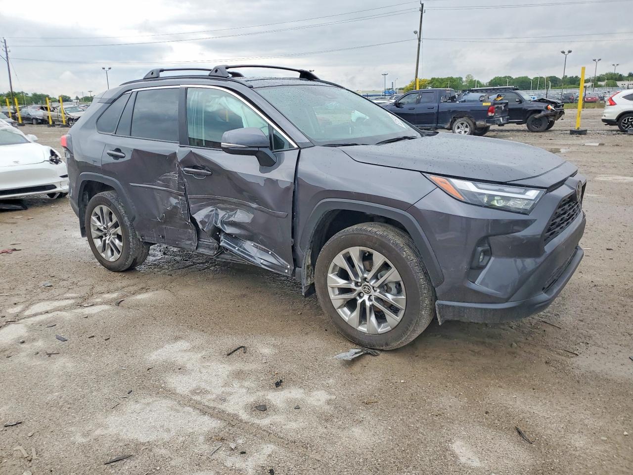 2024 TOYOTA RAV4 XLE PREMIUM photo 4