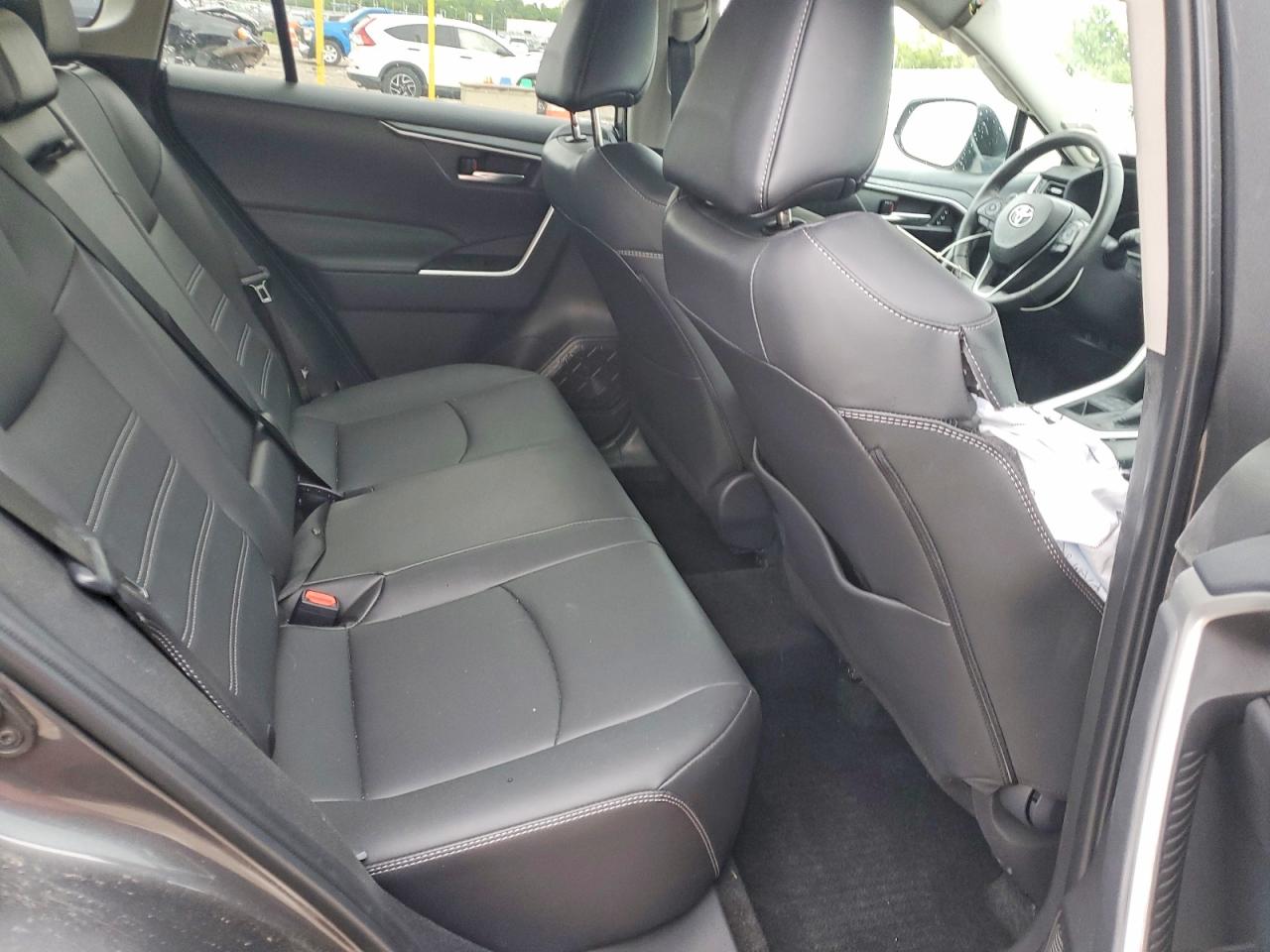 2024 TOYOTA RAV4 XLE PREMIUM photo 11