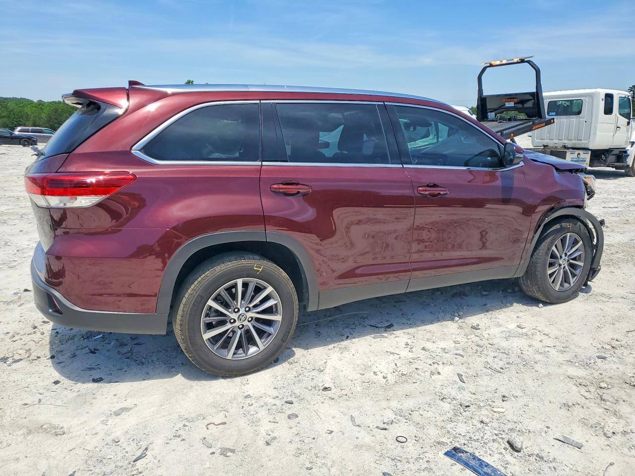 2019 TOYOTA HIGHLANDER SE photo 7
