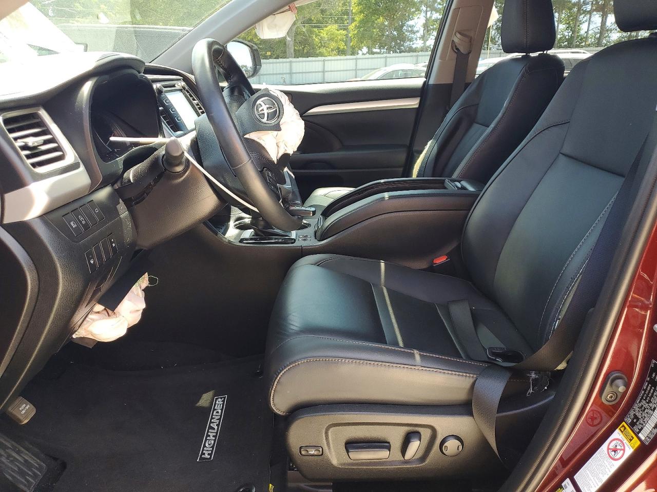 2019 TOYOTA HIGHLANDER SE photo 19