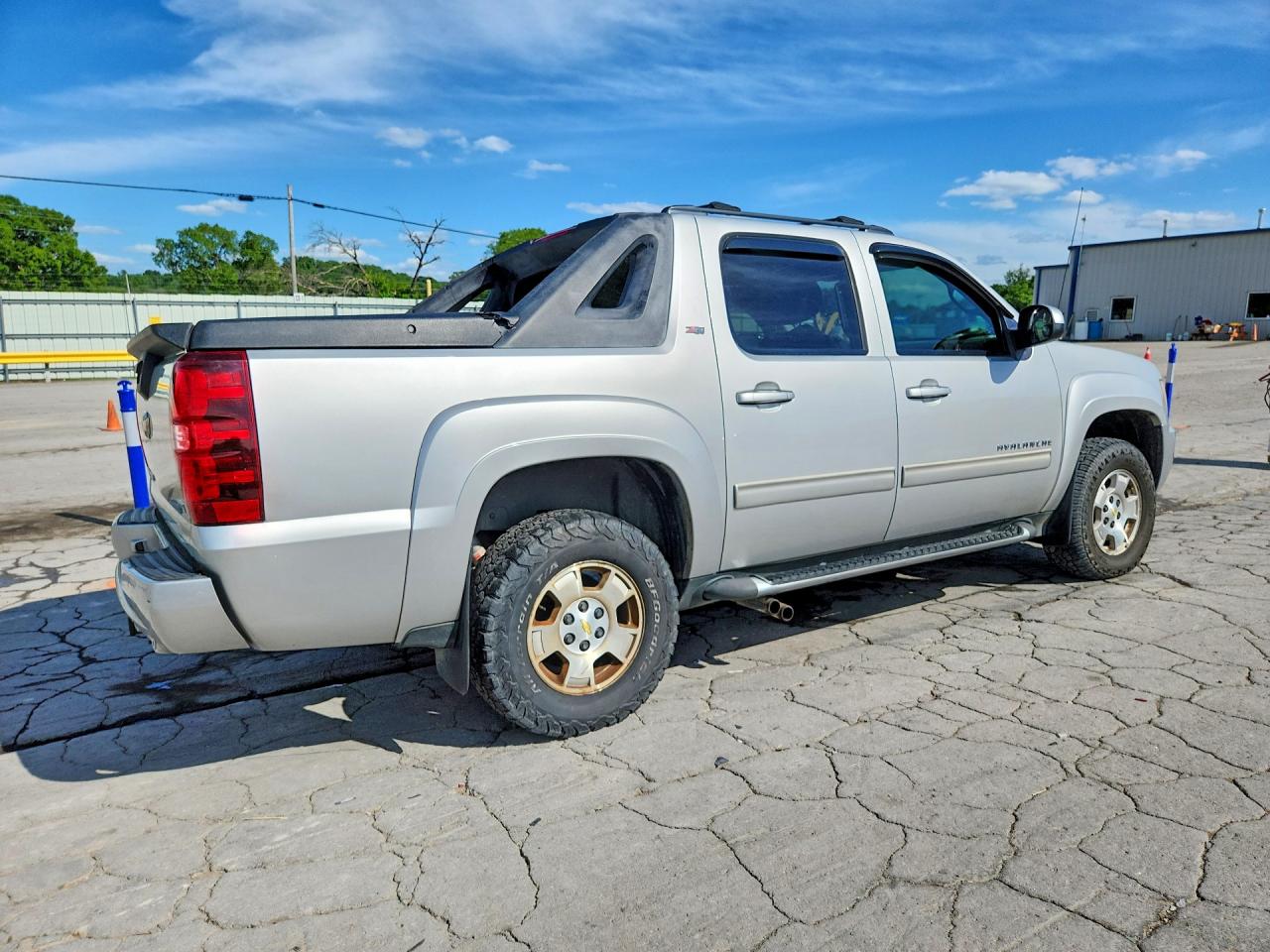 2010 CHEVROLET AVALANCHE LT photo 7