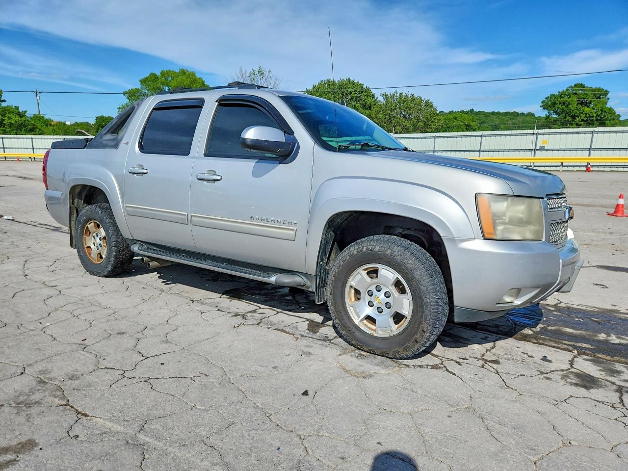 2010 CHEVROLET AVALANCHE LT photo 10