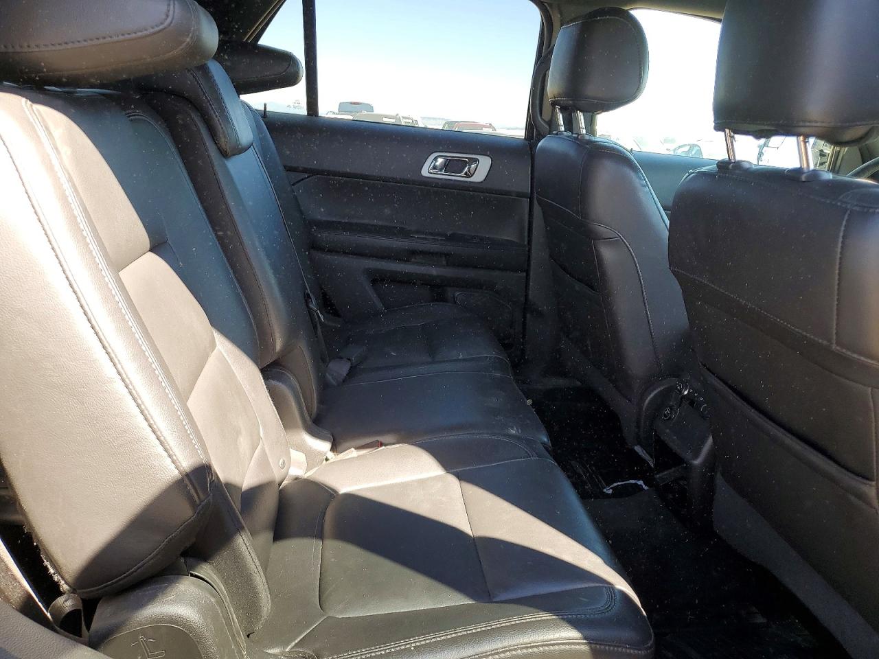 2015 FORD EXPLORER XLT photo 28