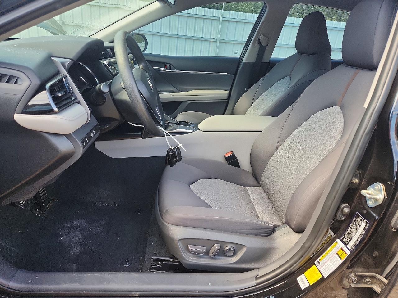 2020 TOYOTA CAMRY LE photo 19