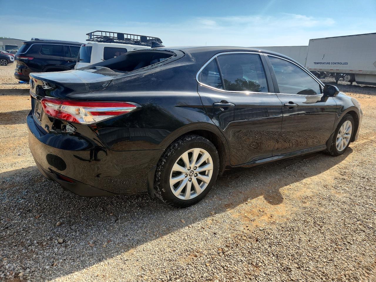 2020 TOYOTA CAMRY LE photo 7