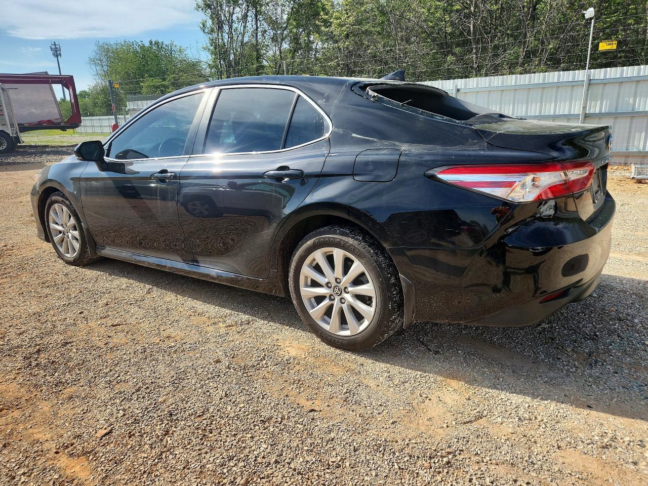 2020 TOYOTA CAMRY LE photo 4