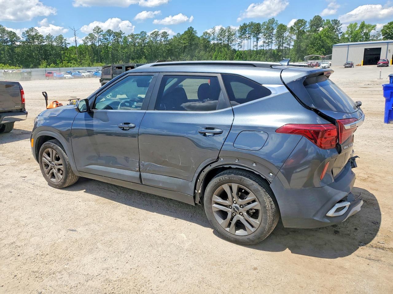 2023 KIA SELTOS S photo 3