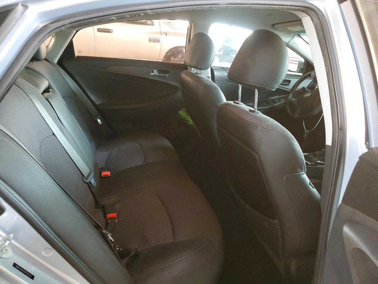 2011 HYUNDAI SONATA SE photo 19