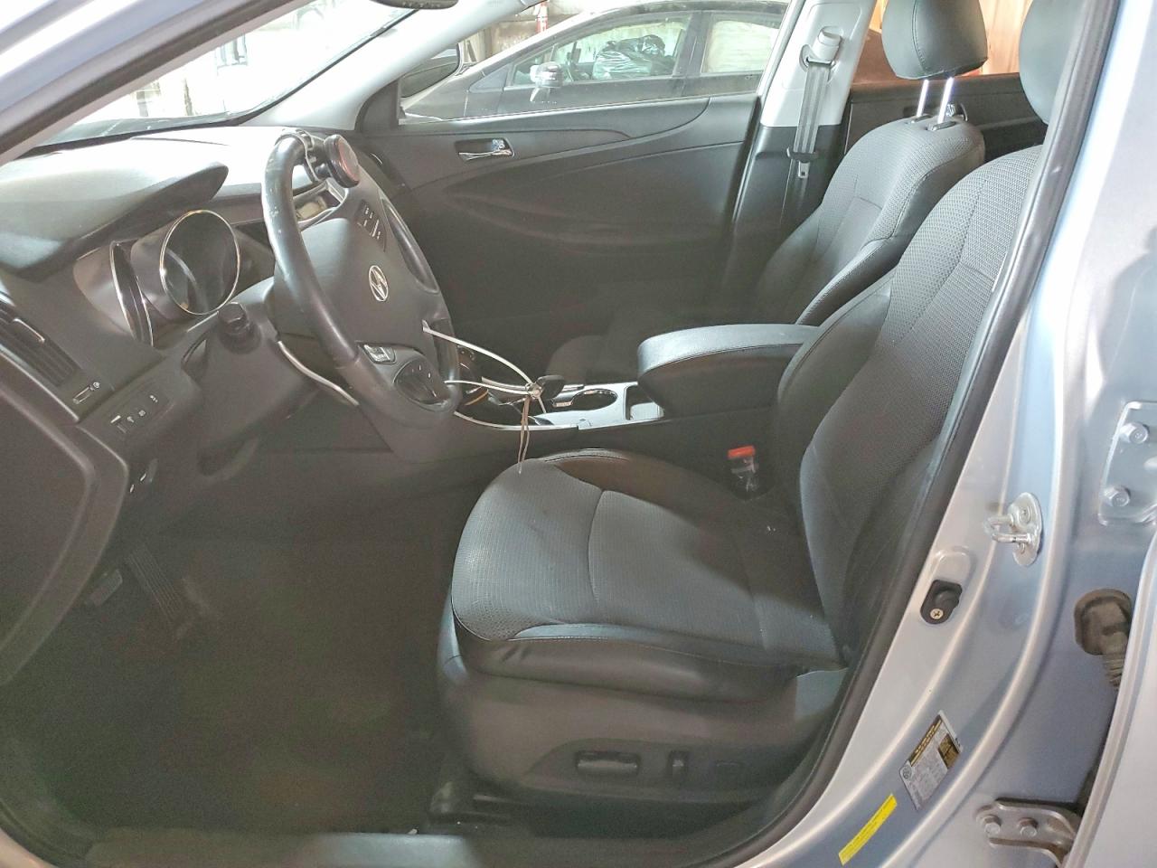 2011 HYUNDAI SONATA SE photo 13