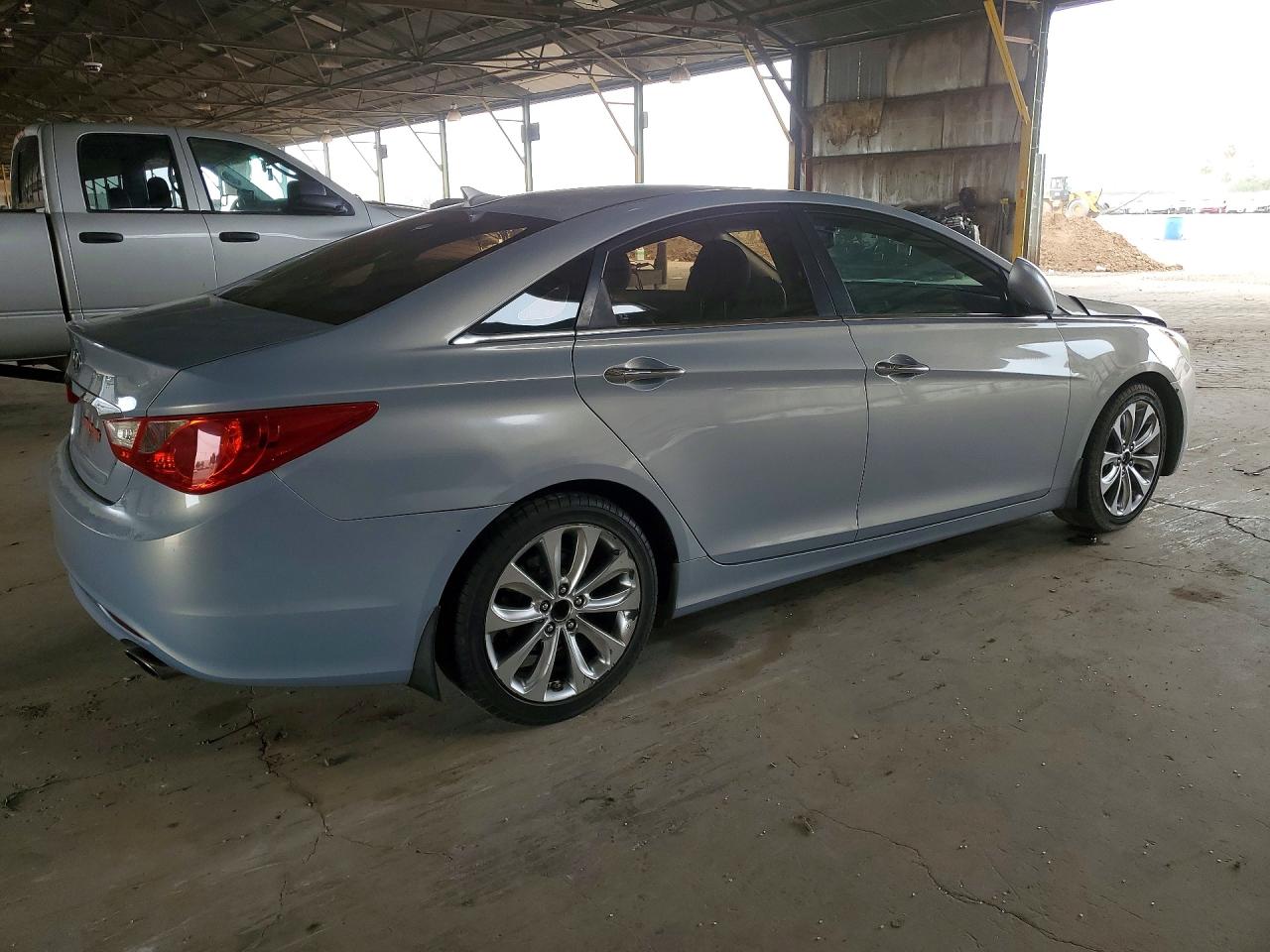 2011 HYUNDAI SONATA SE photo 5