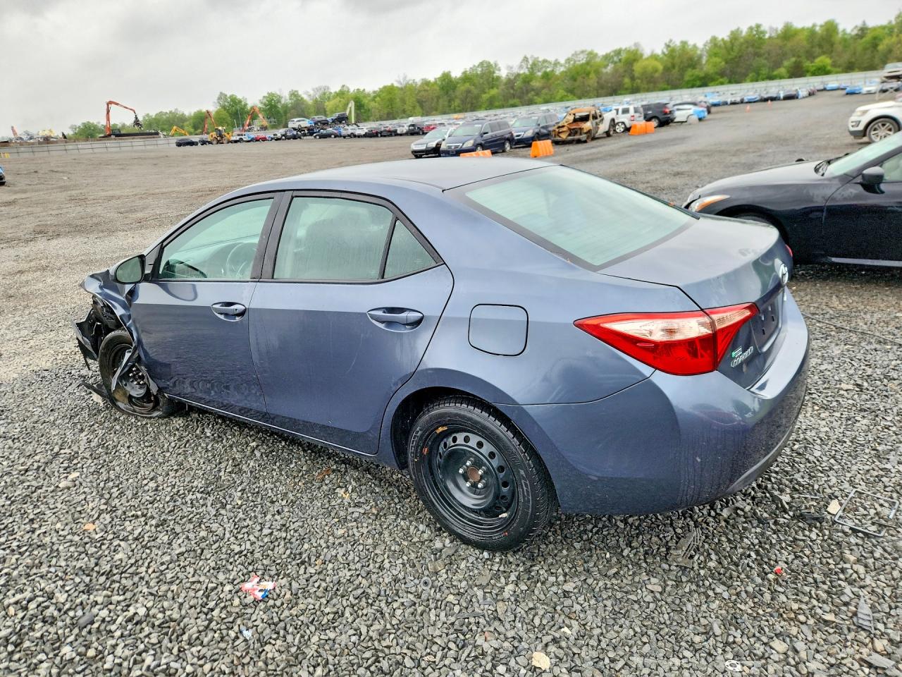 2018 TOYOTA COROLLA LE photo 4