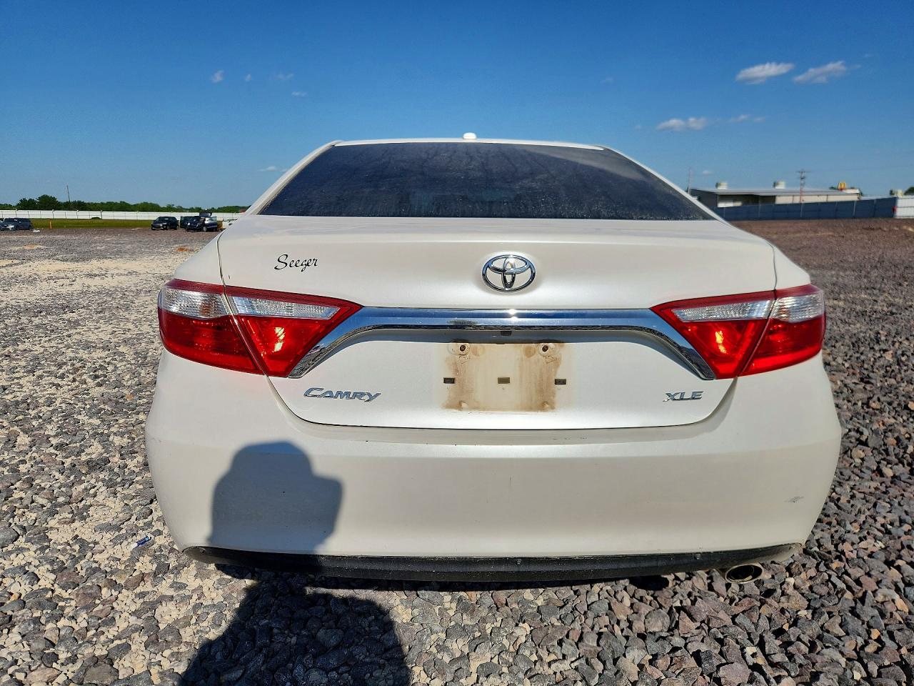 2017 TOYOTA CAMRY XLE photo 16