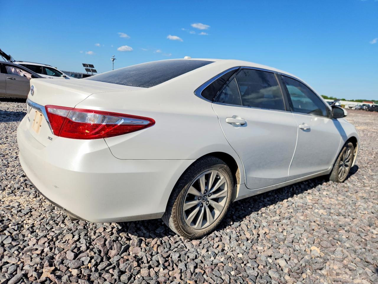 2017 TOYOTA CAMRY XLE photo 7